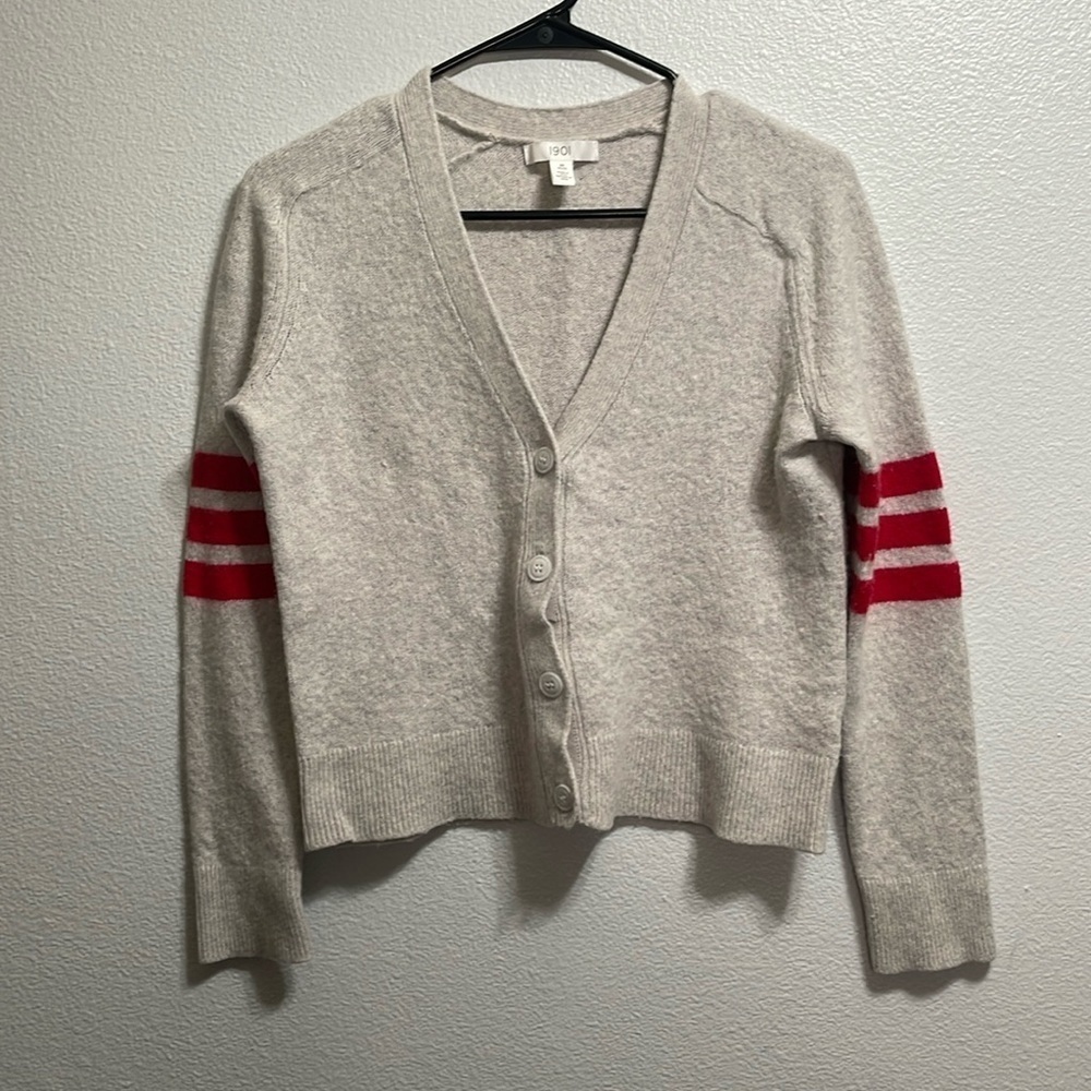 1901 Preppy V-Neck Merino Wool Blend Sweater Size Medium Petite